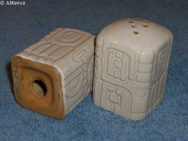 Short Myan Aztec shakers glazed white sand on Ada clay